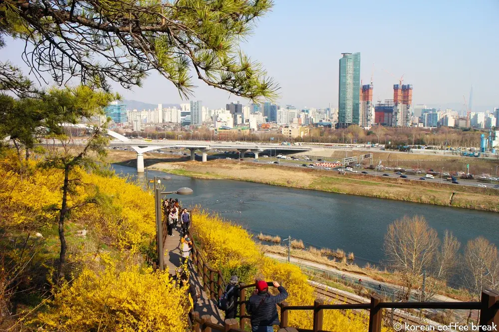 Printemps à Séoul | Eungbongsan